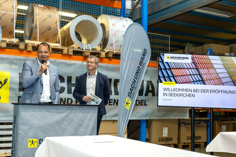 CEO Heinrich Tappe und Niederlassungsleiter Günter Hangöbl bei Eröffnungsrede